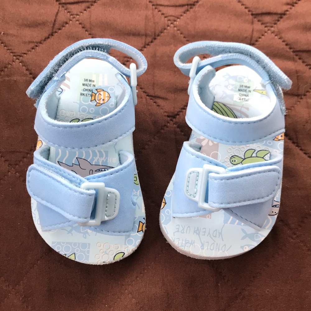 NWOT unisex baby sandals